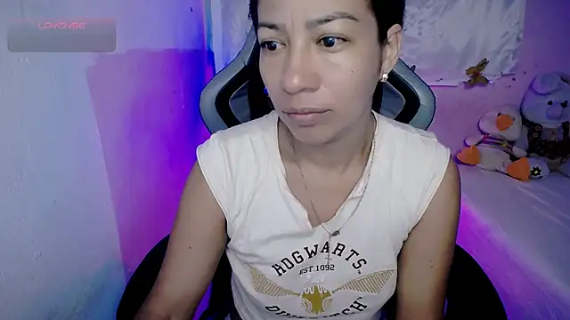 ninatiny online show from November 1, 10:31 am