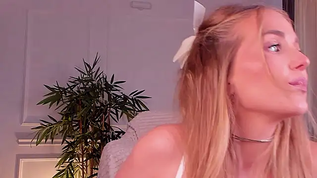 daisyd001 online show from May 7, 9:01 am
