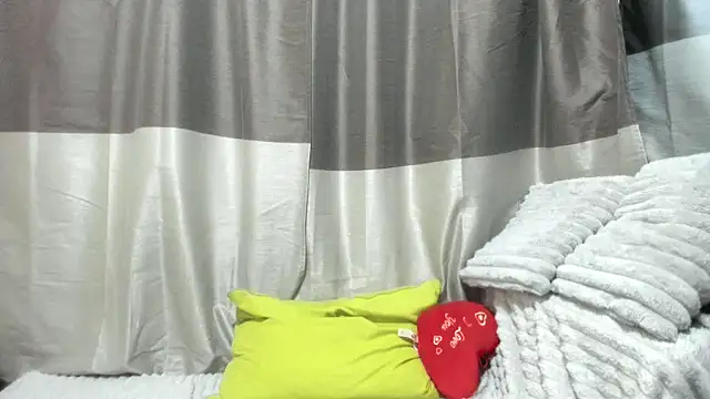 Snapshot of jessystarr chatting on November 18, 5:49 pm jessystarr online show from November 18, 5:49 pm