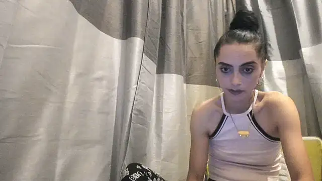 Snapshot of jessystarr chatting on October 24, 5:23 pm jessystarr online show from October 24, 5:23 pm