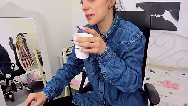 Snapshot of jessystarr chatting on March 22, 8:40 am jessystarr online show from March 22, 8:40 am