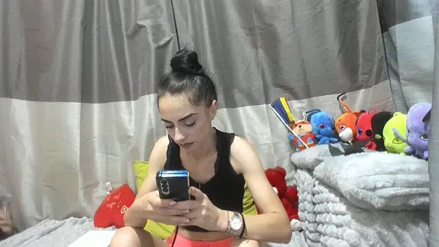 Snapshot of jessystarr chatting on December 4, 1:04 am jessystarr online show from December 4, 1:04 am