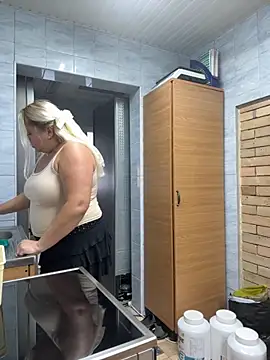 Snapshot of SabinaSweety chatting on September 29, 1:06 pm SabinaSweety online show from September 29, 1:06 pm