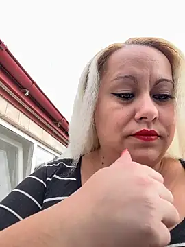 Snapshot of SabinaSweety chatting on October 15, 9:17 am SabinaSweety online show from October 15, 9:17 am