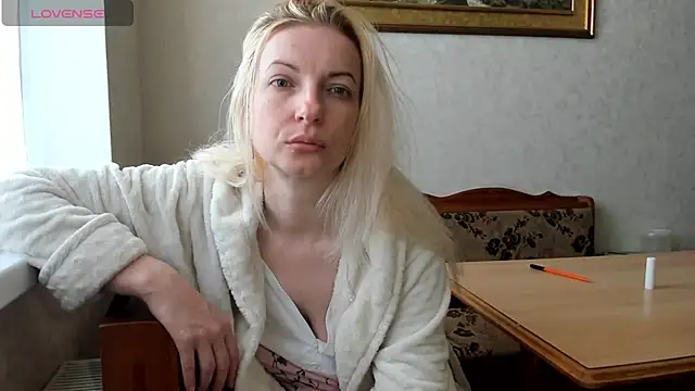 Snapshot of Now_Elly chatting on September 22, 6:19 am Now Elly online show from September 22, 6:19 am