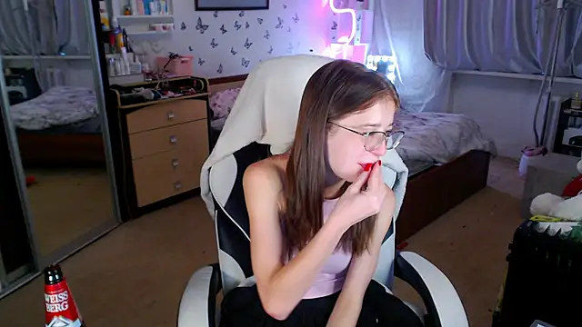 Kira honeyy online show from October 8, 6:04 am