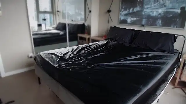 Snapshot of MikyFoxx chatting on November 14, 10:46 pm MikyFoxx online show from November 14, 10:46 pm