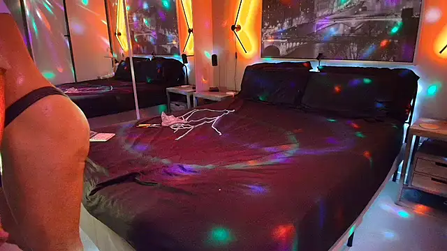 Snapshot of MikyFoxx chatting on January 13, 6:50 am MikyFoxx online show from January 13, 6:50 am