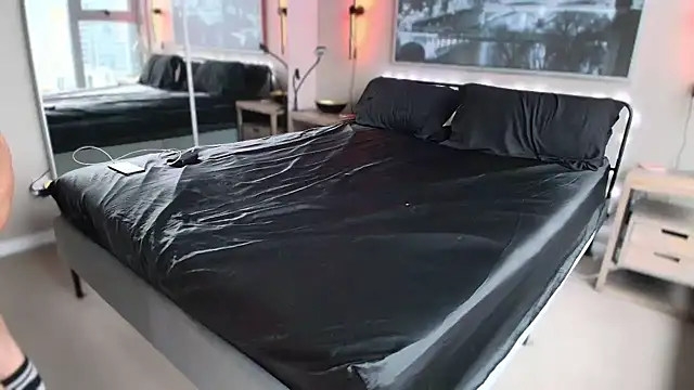 Snapshot of MikyFoxx chatting on December 16, 10:47 pm MikyFoxx online show from December 16, 10:47 pm