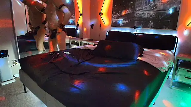 Snapshot of MikyFoxx chatting on January 17, 6:50 am MikyFoxx online show from January 17, 6:50 am