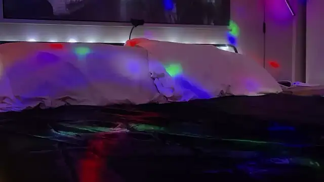 Snapshot of MikyFoxx chatting on October 23, 9:30 am MikyFoxx online show from October 23, 9:30 am