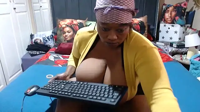 BUSTYDEE online show from May 12, 12:22 pm