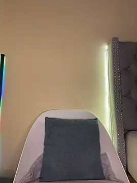 KIARAPRETTY online show from February 8, 3:15 am