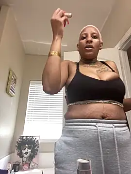 Snapshot of MzParker chatting on June 12, 5:32 pm MzParker online show from June 12, 5:32 pm