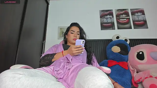 Snapshot of KATALINA_HOT_TS chatting on December 5, 8:28 pm KATALINA HOT TS online show from December 5, 8:28 pm