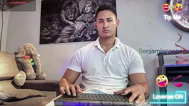 Snapshot of BenjaminCooperk chatting on March 1, 2:11 am BenjaminCooperk online show from March 1, 2:11 am