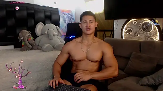 BenjaminCooperk online show from May 21, 11:18 am