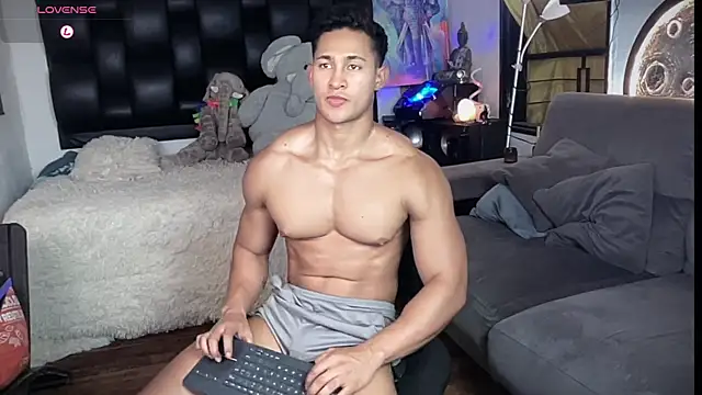 Snapshot of BenjaminCooperk chatting on June 5, 5:56 am BenjaminCooperk online show from June 5, 5:56 am