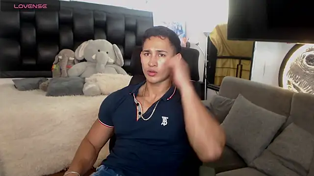 BenjaminCooperk online show from May 10, 9:46 am
