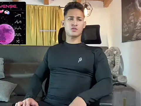 Snapshot of BenjaminCooperk chatting on February 26, 6:51 am BenjaminCooperk online show from February 26, 6:51 am