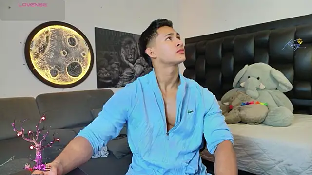 Snapshot of BenjaminCooperk chatting on June 10, 6:36 am BenjaminCooperk online show from June 10, 6:36 am