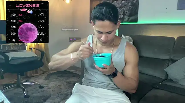 Snapshot of BenjaminCooperk chatting on March 10, 9:18 pm BenjaminCooperk online show from March 10, 9:18 pm