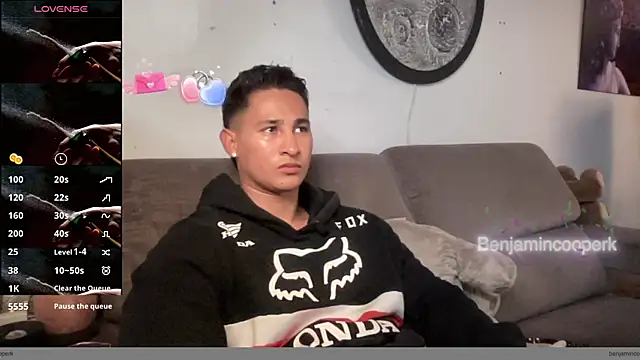 Snapshot of BenjaminCooperk chatting on October 7, 4:46 am BenjaminCooperk online show from October 7, 4:46 am