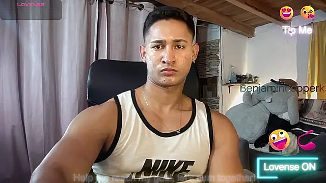 Snapshot of BenjaminCooperk chatting on February 27, 6:35 am BenjaminCooperk online show from February 27, 6:35 am