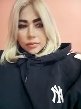 Snapshot of HorneyKitten chatting on October 11, 1:06 am HorneyKitten online show from October 11, 1:06 am