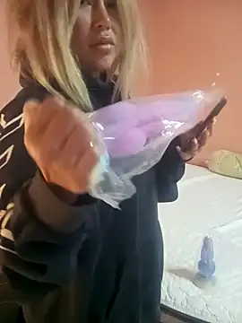 HorneyKitten online show from December 1, 2:40 pm