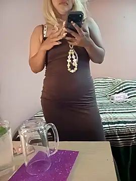 Snapshot of HorneyKitten chatting on November 12, 5:11 am HorneyKitten online show from November 12, 5:11 am