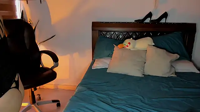 Ariella tits online show from March 14, 11:00 pm