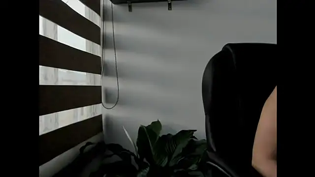 Snapshot of Ariella_tits chatting on February 6, 10:53 pm Ariella tits online show from February 6, 10:53 pm