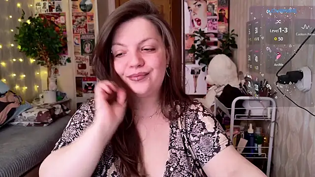 cutewhip online show from April 22, 1:18 pm