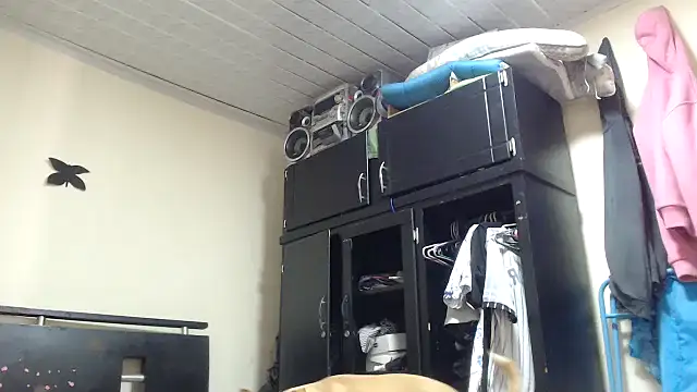 adrixxx38 online show from May 3, 6:22 pm