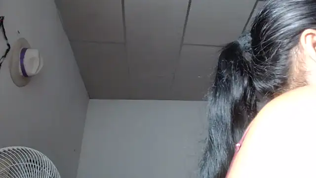 adrixxx38 online show from December 4, 2:32 am