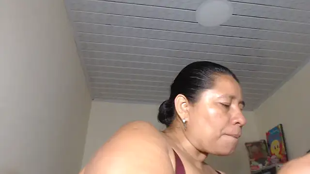 Snapshot of adrixxx38 chatting on October 15, 8:28 pm adrixxx38 online show from October 15, 8:28 pm