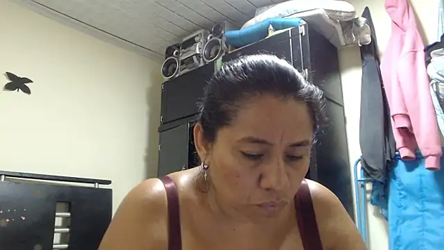 adrixxx38 online show from May 5, 6:38 am