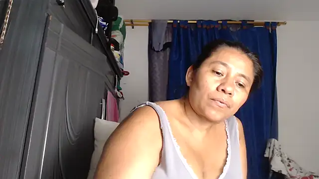 adrixxx38 online show from April 4, 7:48 am