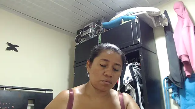adrixxx38 online show from May 1, 9:36 am