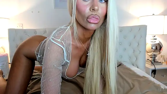 Snapshot of JessicaJames23 chatting on December 14, 2:33 pm JessicaJames23 online show from December 14, 2:33 pm