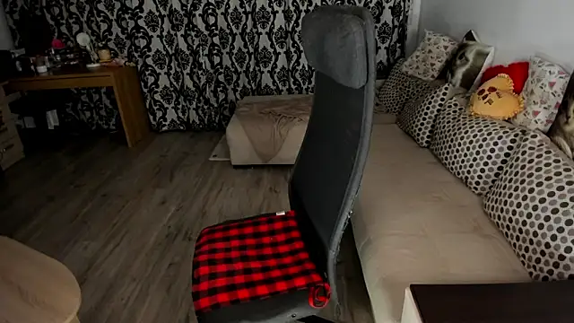 Charlotte Diamonds online show from February 26, 3:45 pm