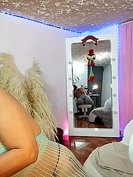 zullyxhot online show from December 18, 11:30 pm