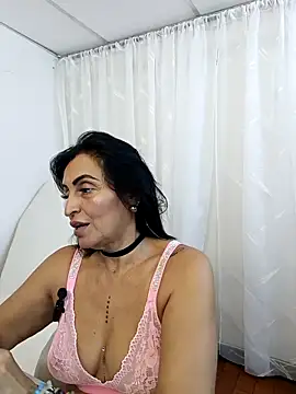 zullyxhot online show from April 10, 10:28 pm