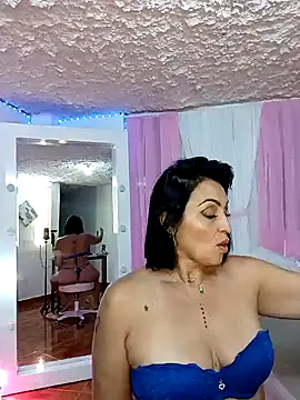 zullyxhot online show from January 10, 10:05 pm