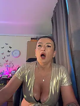 Snapshot of Hotangel75 chatting on June 26, 5:35 am Hotangel75 online show from June 26, 5:35 am