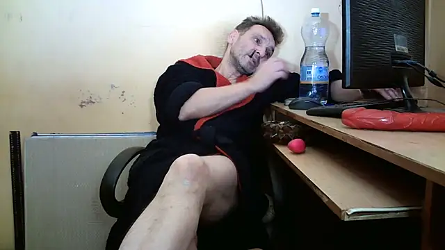 Snapshot of dundyFocus chatting on December 16, 2:54 pm dundyFocus online show from December 16, 2:54 pm