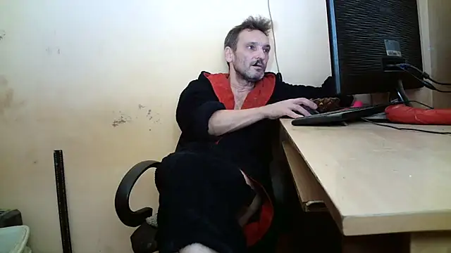 Snapshot of dundyFocus chatting on November 10, 4:45 pm dundyFocus online show from November 10, 4:45 pm