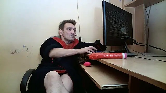 Snapshot of dundyFocus chatting on October 30, 3:42 pm dundyFocus online show from October 30, 3:42 pm