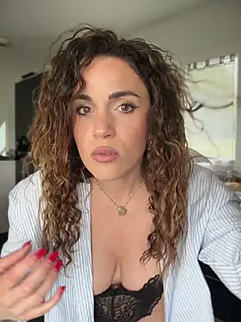 Clara-xoxo online show from March 3, 12:01 pm